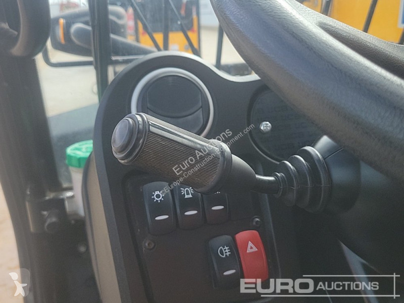 Teleskopický vozík JCB 525-60 Hi Viz