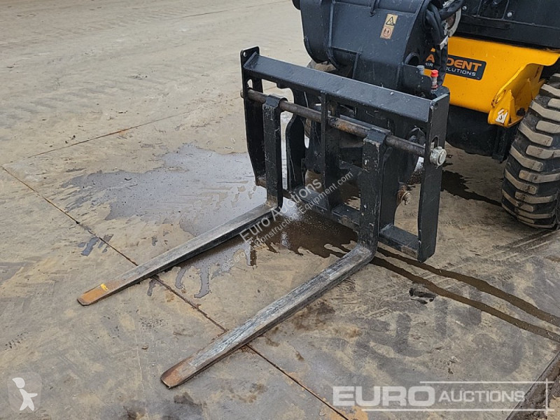Teleskopický vozík JCB 520-40