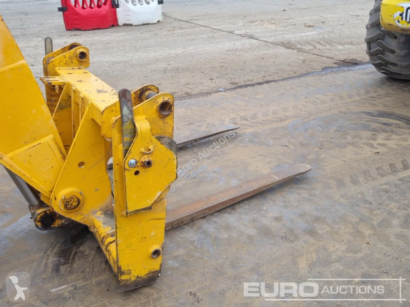 Teleskopický vozík JCB 535-140 Hi Viz