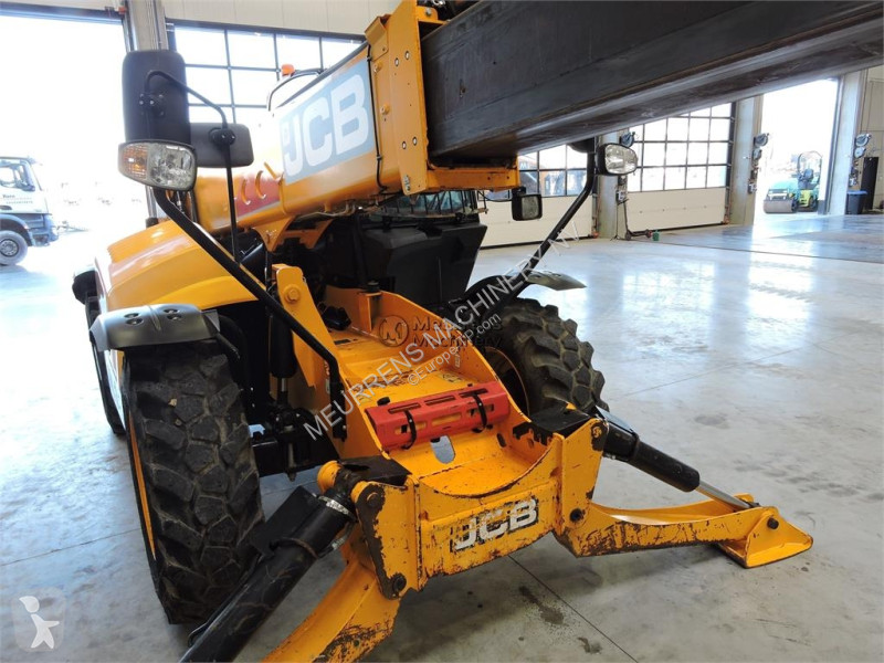 رافعة شوكية تلسكوبية JCB