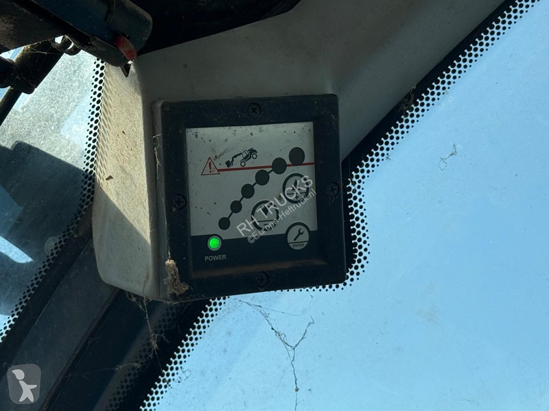 Teleskopický manipulátor New Holland LM5060 CE7...