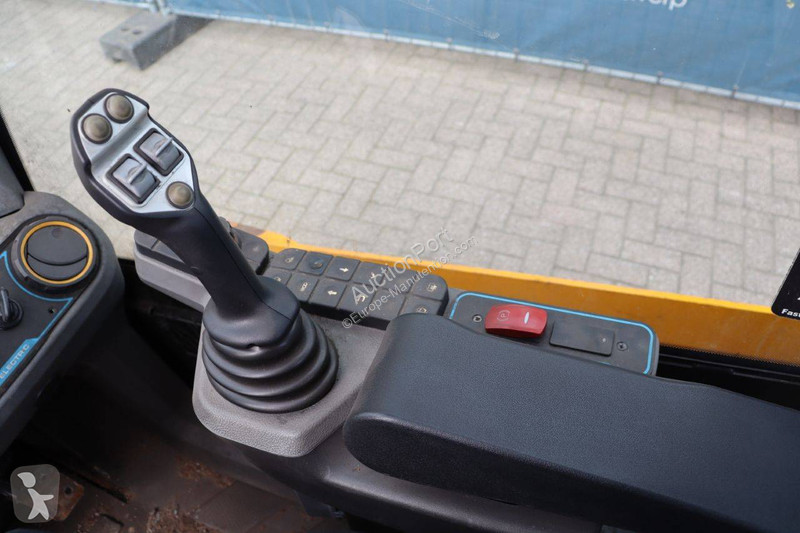 Телескопический погрузчик JCB 30-19E