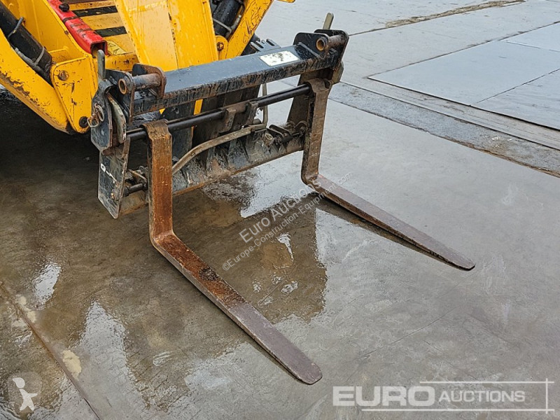 Teleskopický vozík JCB 535-125 Hi Viz