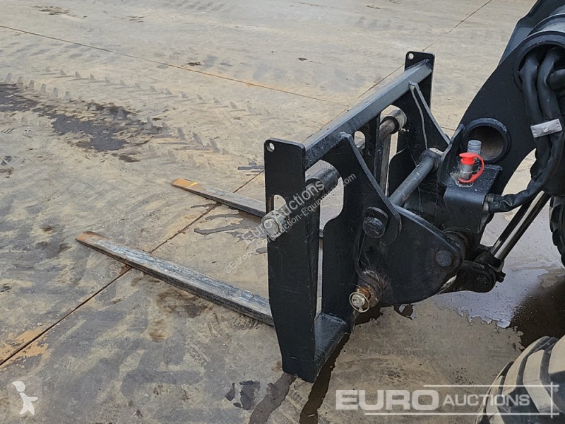 Teleskopický vozík JCB 520-40