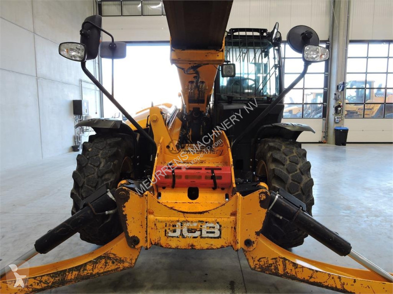 رافعة شوكية تلسكوبية JCB