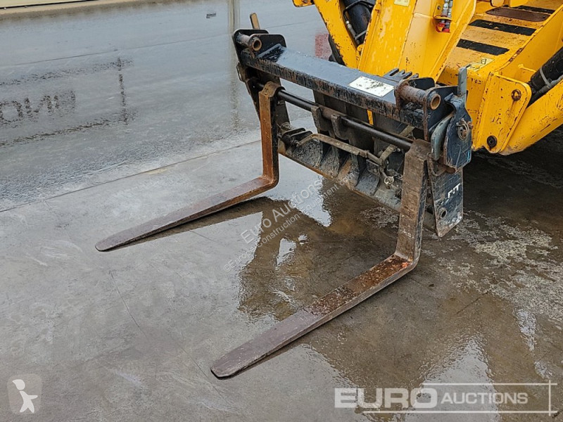 Teleskopický vozík JCB 535-125 Hi Viz