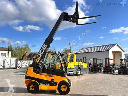 Încărcător telescopic JCB