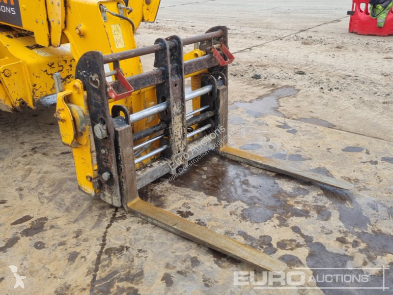 Teleskopický vozík JCB 540-140 Hi Viz