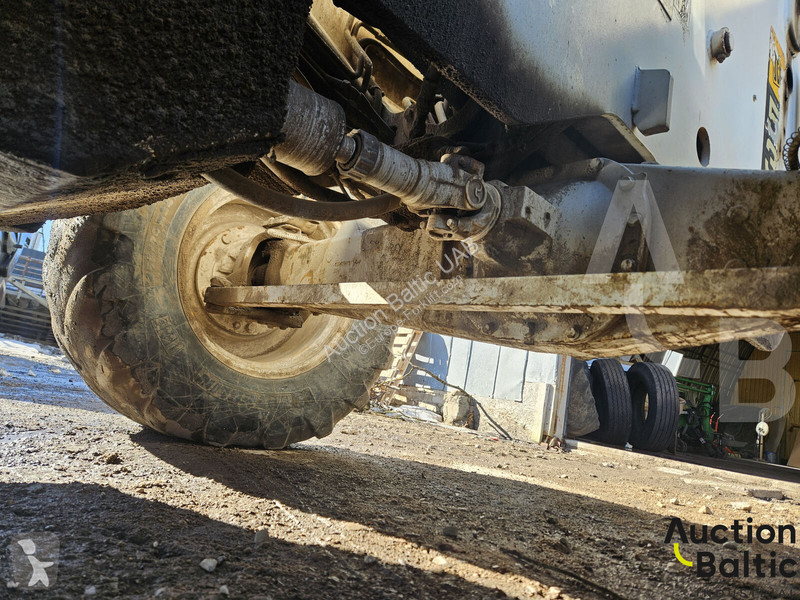 رافعة شوكية تلسكوبية JCB