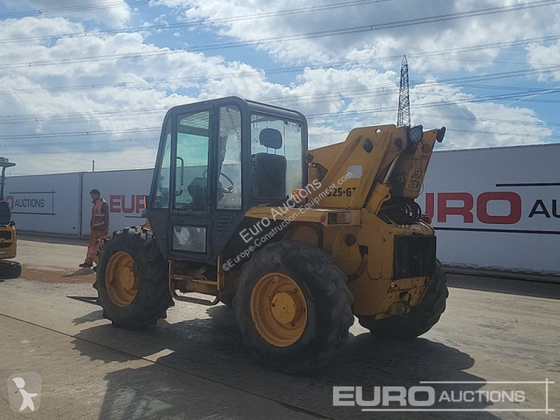 Teleskopický vozík JCB 525-67