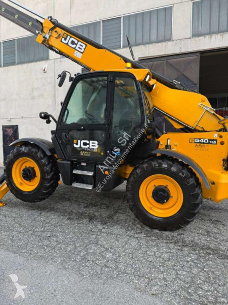 رافعة شوكية تلسكوبية JCB