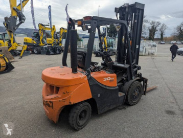 رافعة شوكية ديزل Doosan