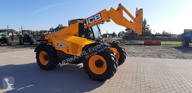 رافعة شوكية تلسكوبية JCB