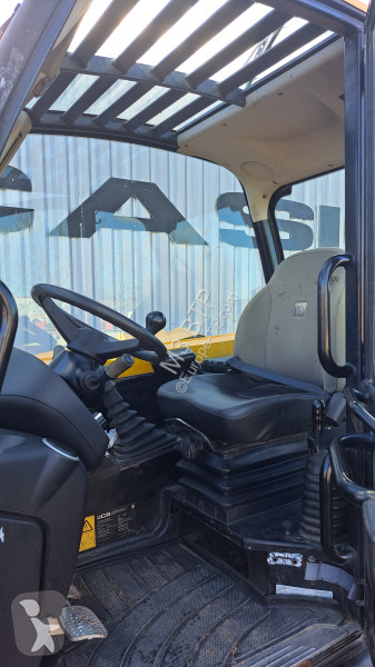 رافعة شوكية تلسكوبية JCB T4F