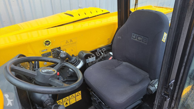 Teleskopický manipulátor JCB  525-60