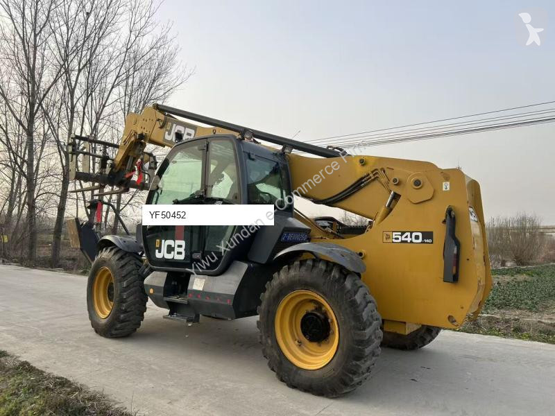 Teleskopický vozík JCB