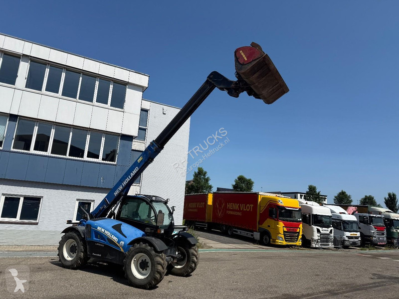 Teleskopický manipulátor New Holland LM5060 CE7...