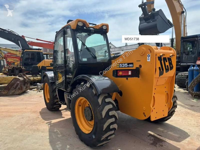 رافعة شوكية تلسكوبية JCB