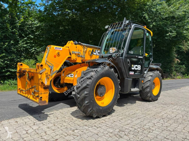 رافعة شوكية تلسكوبية JCB