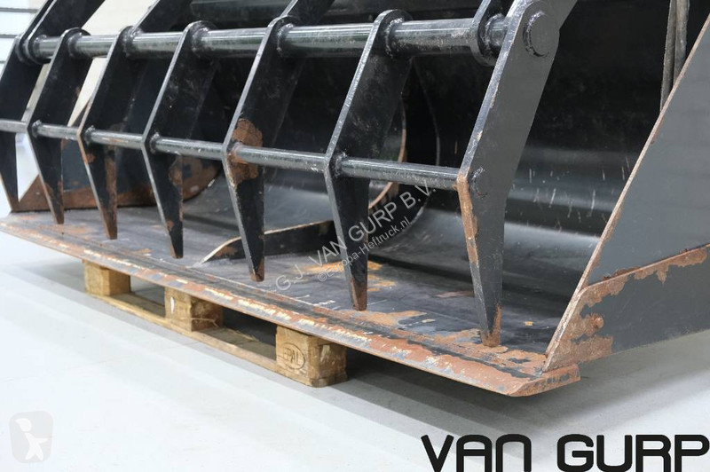 Verreiker Manitou Pelikaanbak mestvork 240 cm