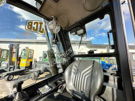 Încărcător telescopic JCB