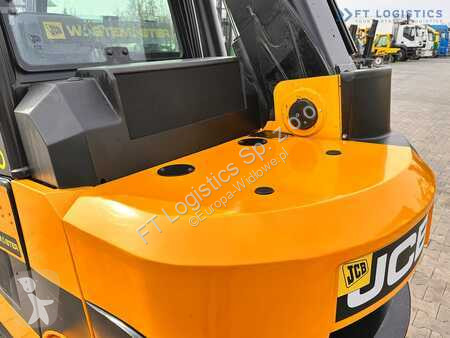 Încărcător telescopic JCB