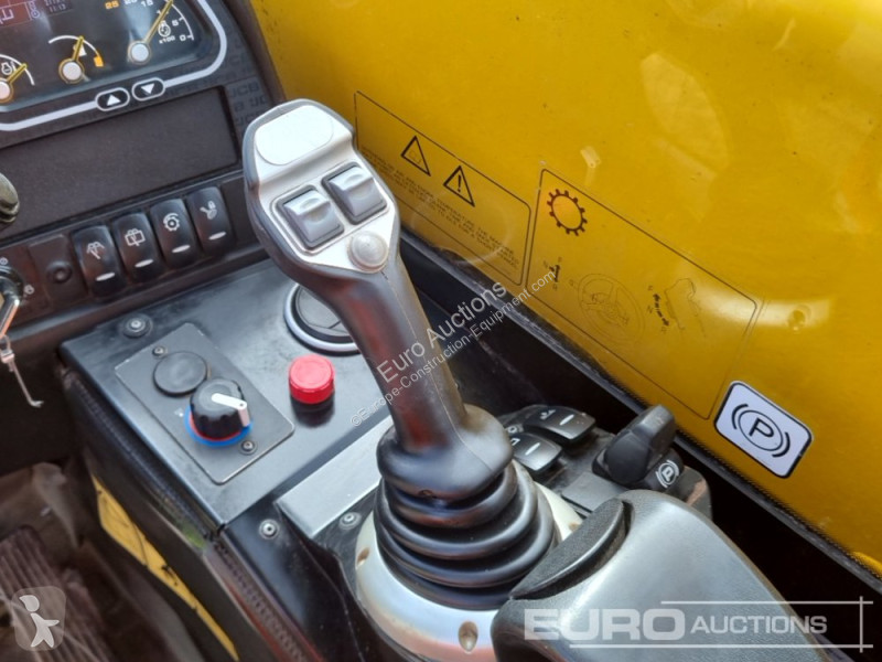 Teleskopický vozík JCB 525-60 Hi Viz