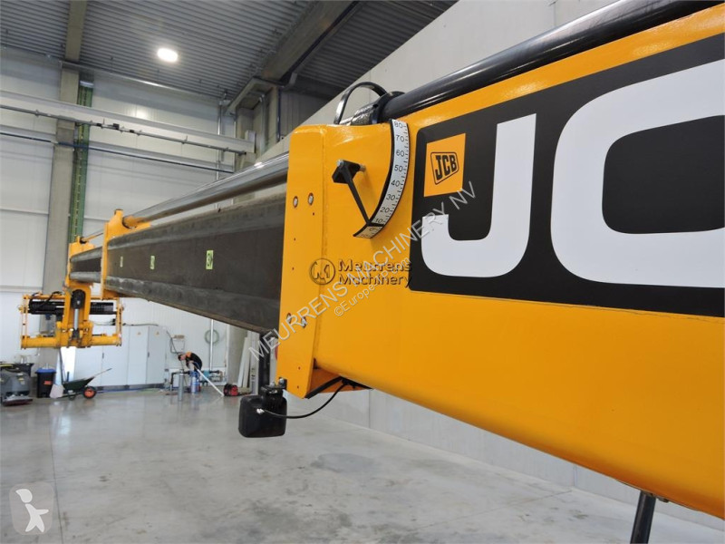 رافعة شوكية تلسكوبية JCB