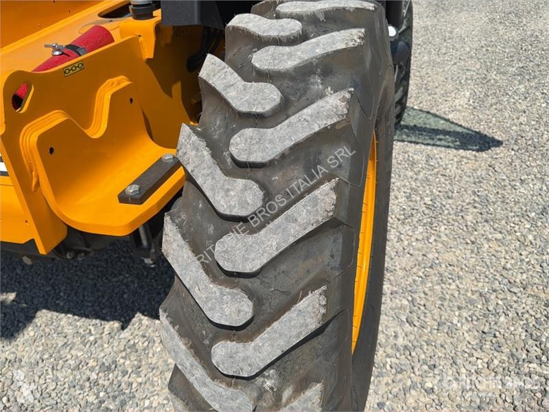 Телескопічний навантажувач JCB 530-70