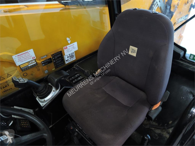 رافعة شوكية تلسكوبية JCB