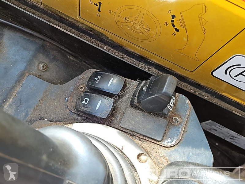 Teleskopický vozík JCB 525-60 Hi Viz