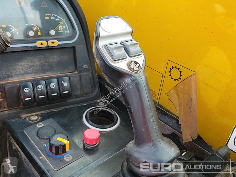 Teleskopický vozík JCB 525-60 Hi Viz
