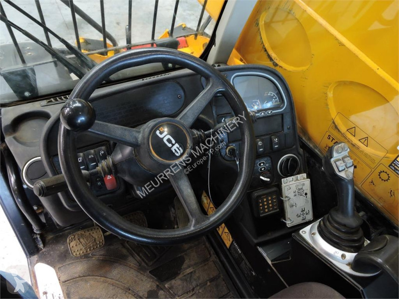 رافعة شوكية تلسكوبية JCB