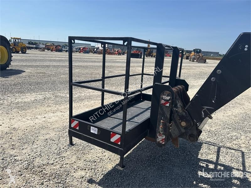 Телескопічний навантажувач  14.42 Telehandler
