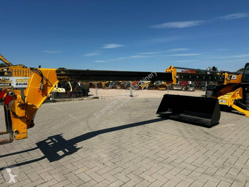 Carretilla telescópica JCB HiViz...
