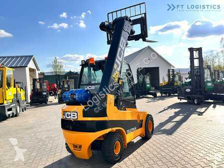 Încărcător telescopic JCB