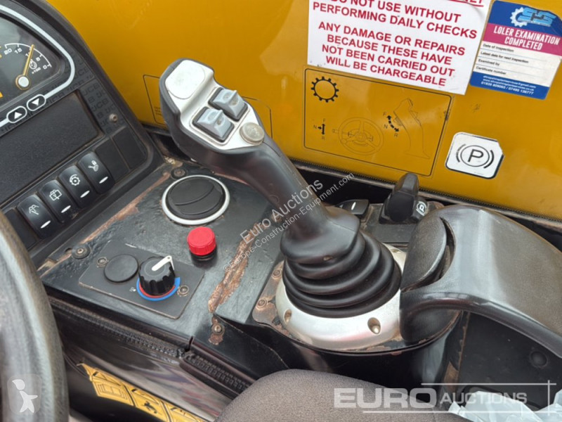 رافعة شوكية تلسكوبية JCB 525-60 Hi Viz