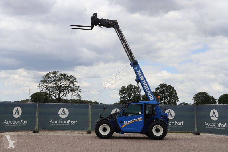 Teleskopický manipulátor New Holland LM628