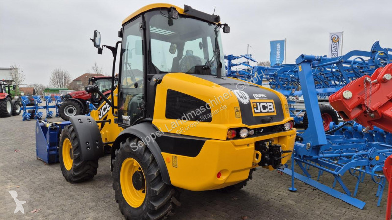 رافعة شوكية تلسكوبية JCB AGRI
