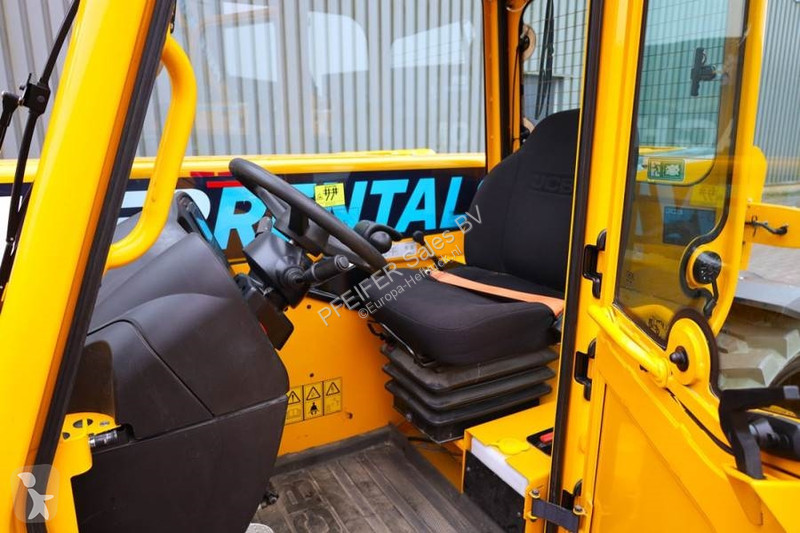 رافعة شوكية تلسكوبية JCB 525-60E Valid...