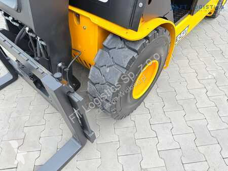 Încărcător telescopic JCB