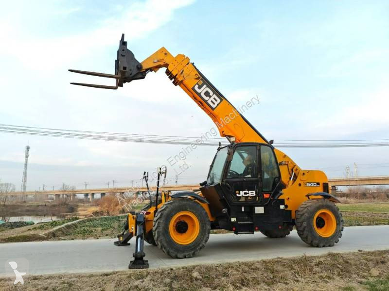 Teleskopický vozík JCB