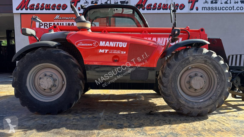 رافعة شوكية تلسكوبية Manitou 4x4x4