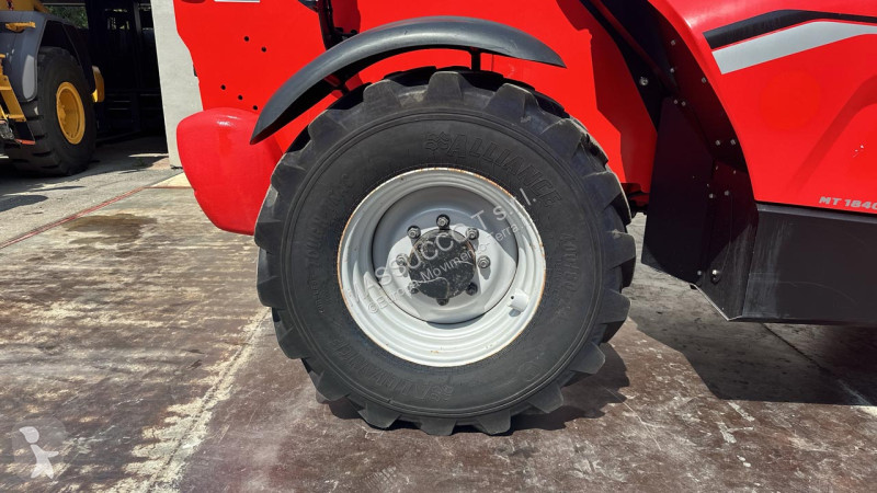 رافعة شوكية تلسكوبية Manitou