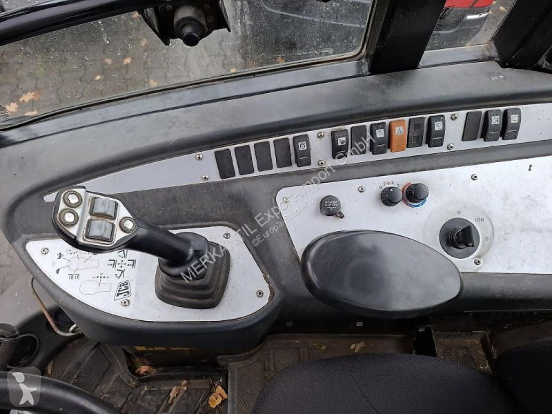 Teleskopický manipulátor JCB  TM 180