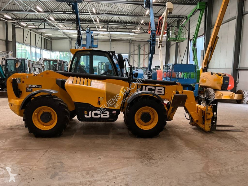 رافعة شوكية تلسكوبية JCB