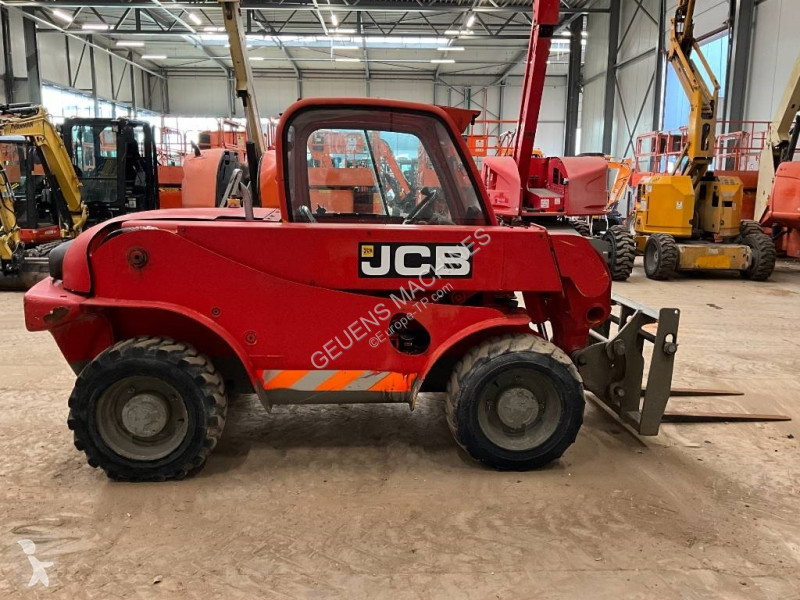 رافعة شوكية تلسكوبية JCB