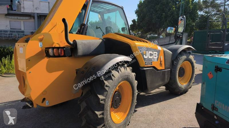 Teleskopický vozík JCB