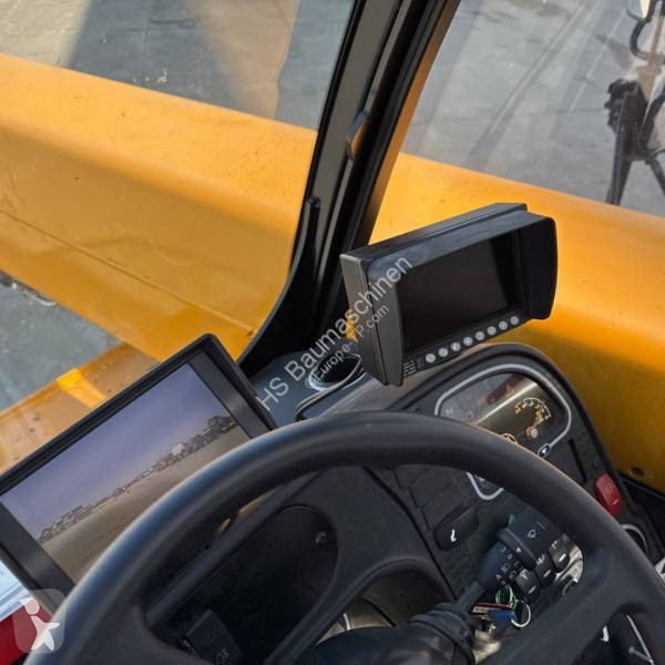رافعة شوكية تلسكوبية JCB