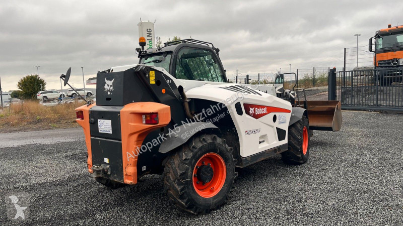 رافعة شوكية تلسكوبية Bobcat T35.105LB...